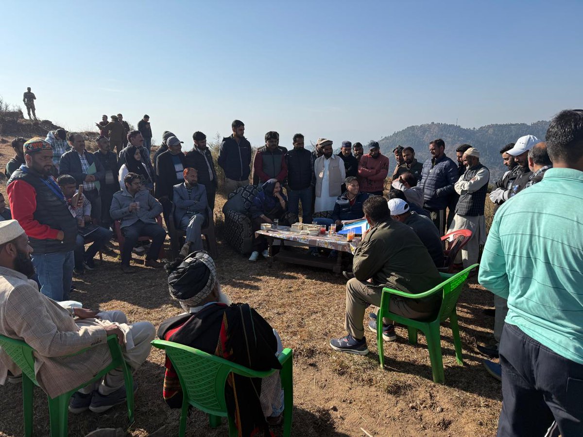 ChJavedIqbal_'s tweet image. #ConstituencyUpdate | Secretary Tribal Affairs Sh Prasanna Ramaswamy along with DDC Budhal-Koteranka member Shazia Kouser in an on-the-spot review meeting at site of Eklavya Model Residential School, Hubbi, Koteranka, earlier today.  

#KhushhaalBudhal @JKNC_