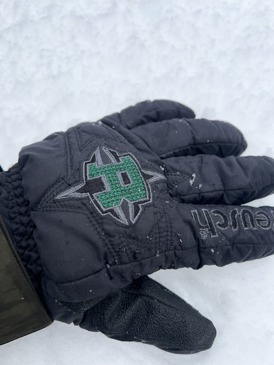 GarethNiceguy's tweet image. 28 year old @ReuschUK gloves still performing well 👌🏼 originally bought in Andorra on a school trip as I was using socks for gloves after leaving my others at home 😂👍🏼 best purchase I’ve ever made!