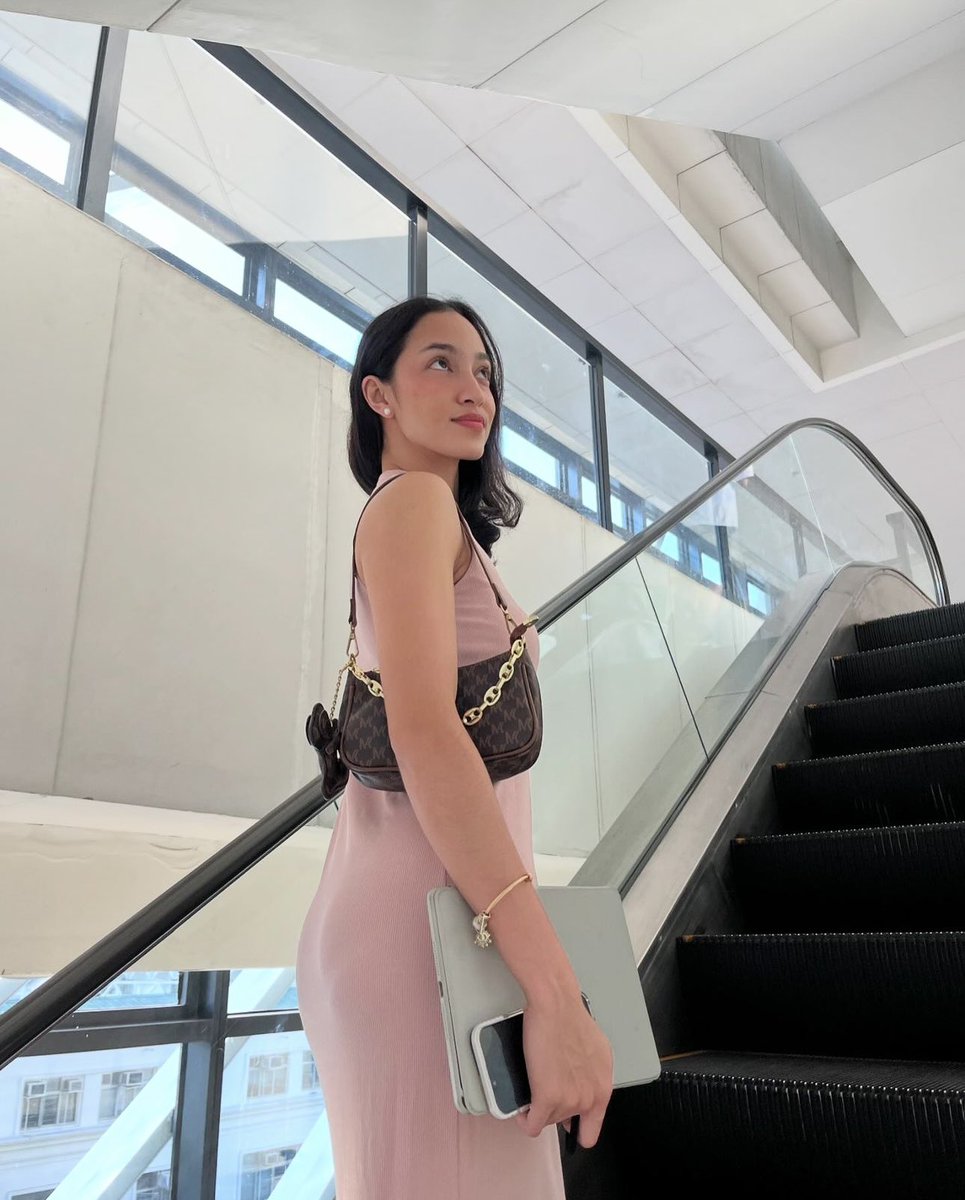 providoamie_'s tweet photo. Effortlessly chic in my dress! 🌟 Embracing comfort and style all day long. #UniqloStyle

📸 Em’s latest IG post https://t.co/MntIShU1ky