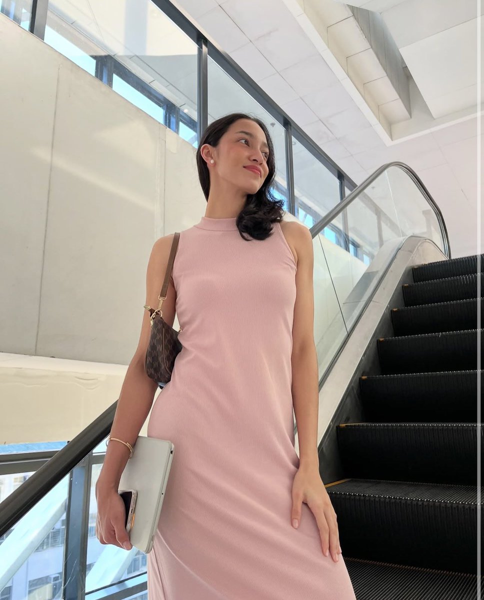 providoamie_'s tweet photo. Effortlessly chic in my dress! 🌟 Embracing comfort and style all day long. #UniqloStyle

📸 Em’s latest IG post https://t.co/MntIShU1ky
