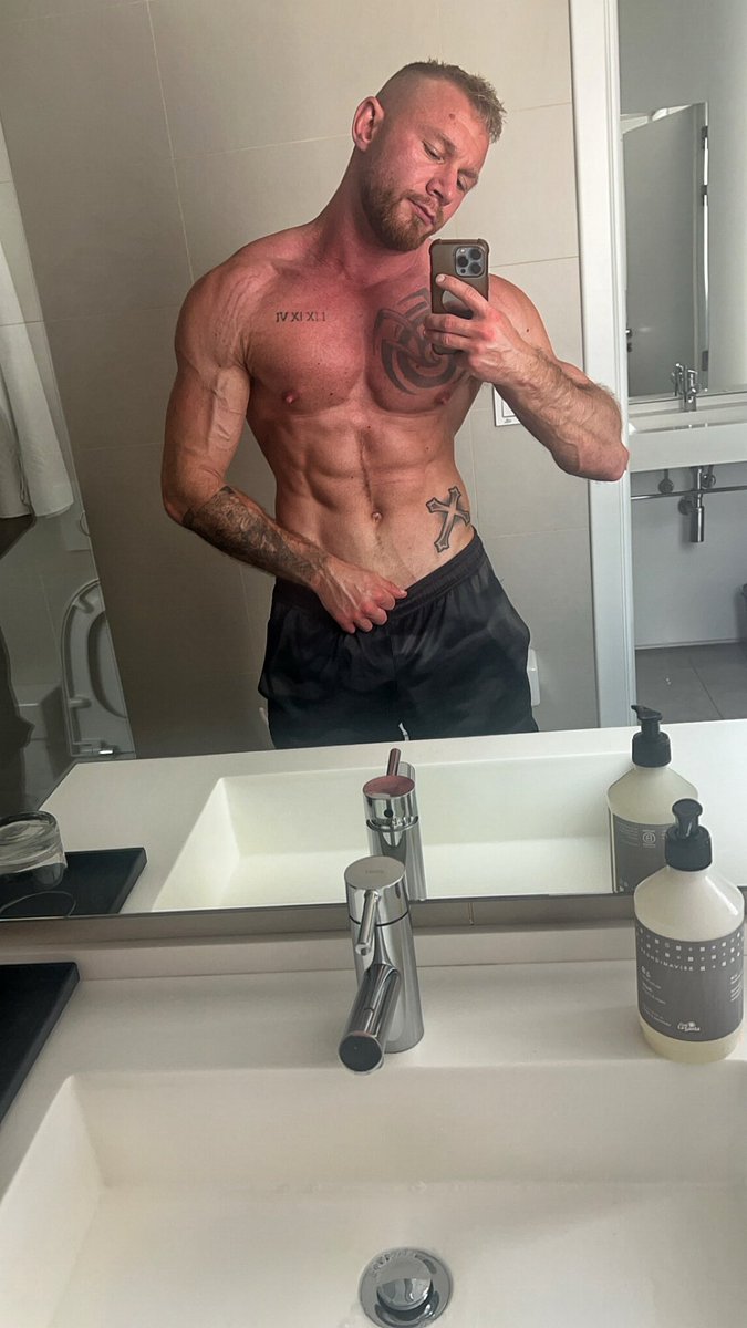 Nick Kjær Weber tweet media