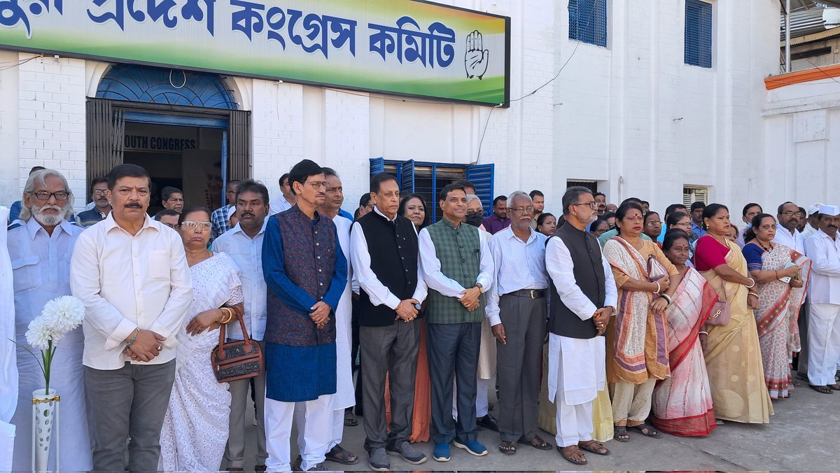 sradvbiswas's tweet photo. Flag Hoisting at Congress Bhavan followed by Floral Tributes to Former Prime Minister Late Indira Gandhiji on her Birth Anniversary. https://t.co/gubAcHkmQh