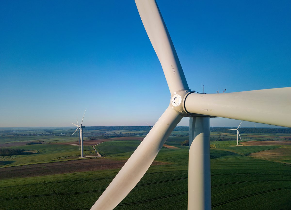 Building a circular economy for #windenergy will involve extending the lifespan of turbines, improving their #recyclability and minimising waste. 

#EOLIAN will help by developing #blades with a longer life, which are easier to #repair and #recycle. 

🔎 tinyurl.com/4smaht4y