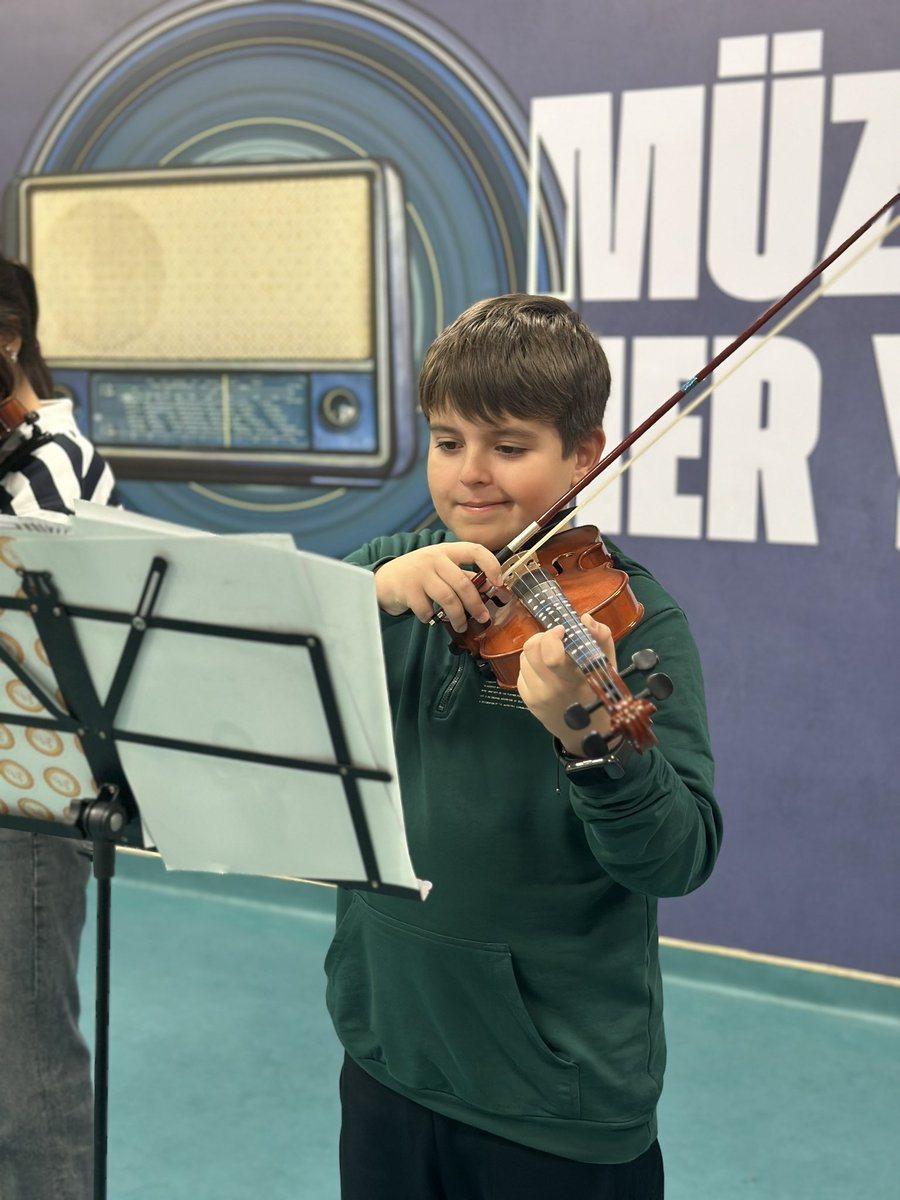 GSB_75YilGM's tweet image. Güne Sanatla Başladık 🎻
#Keman 
#müzikatölyesi 
@OA_BAK @gencliksporbak