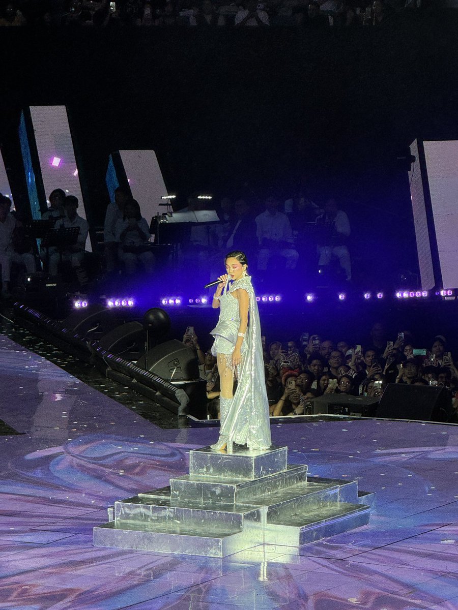 Martinooo___'s tweet photo. First special guest, @maymayentrata07 !

#GrandBINIverseAraneta #GrandBINIverseAtTheBigDome #GrandBiniverseDay2 #GrandBINIverse https://t.co/uWhY8NjidC