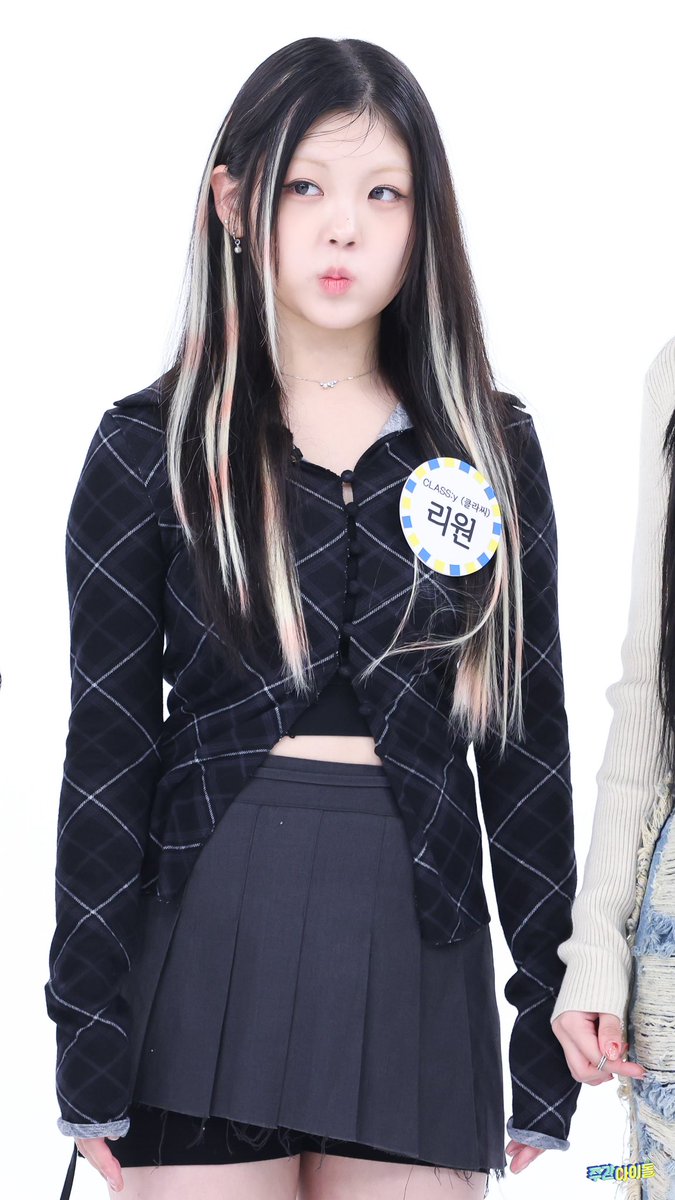 RIWONFEED's tweet photo. [📸]  241119  ︴CLASS:y RIWON on WEEKLY IDOL pre-release photo (1/5)

#김리원 #KIMRIWON #리원 #RIWON
#클라씨 #CLASSy @M25_CLASSy https://t.co/V0FZf31QRE
