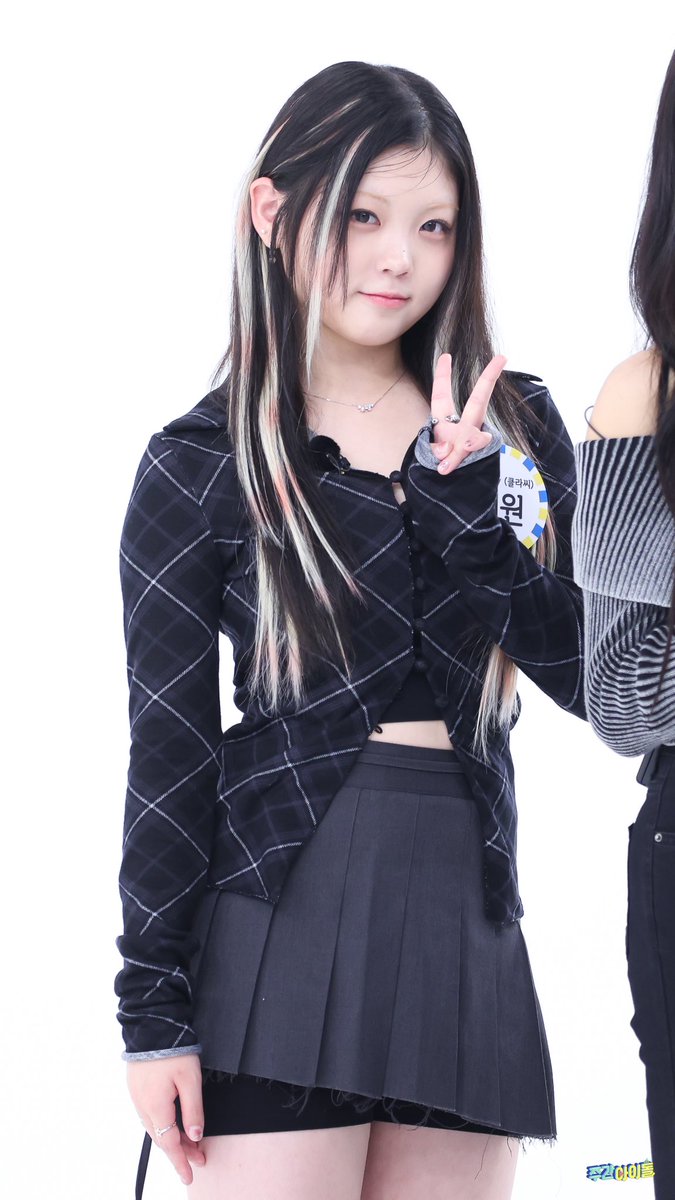 [📸]  241119  ︴CLASS:y RIWON on WEEKLY IDOL pre-release photo (1/5)

#김리원 #KIMRIWON #리원 #RIWON
#클라씨 #CLASSy <a href="/M25_CLASSy/">Awkwafina Shady Facts</a>