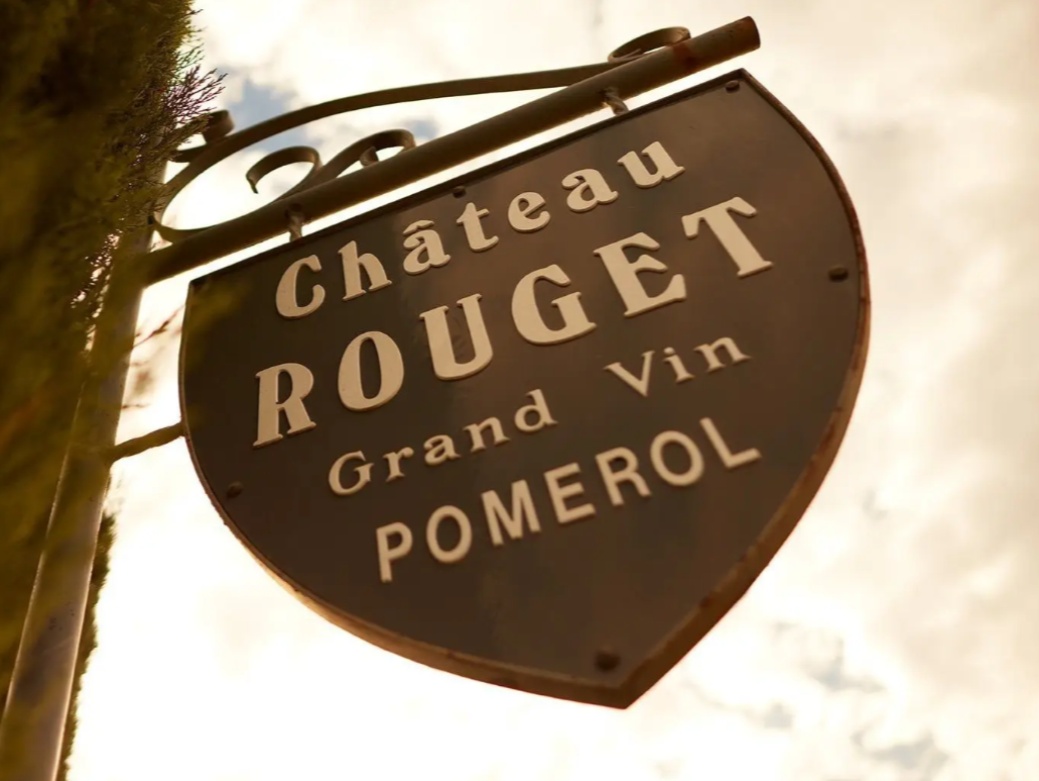 🏰L'histoire du Château Rouget remonte à plusieurs siècles, avec des terroirs reconnus dès la fin de l'Empire romain, s'étendant alors jusqu'à Saint-Émilion. 
🍇Le Château est référencé dans le Féret depuis la deuxième édition en 1868. 
zurl.co/crba 
#ChâteauRouget