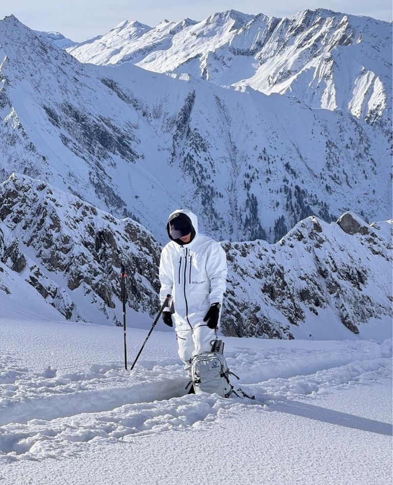 AMPLIFIGear's tweet image. White space 🖤

#splitboarding #backpack #builttoride #backcountry