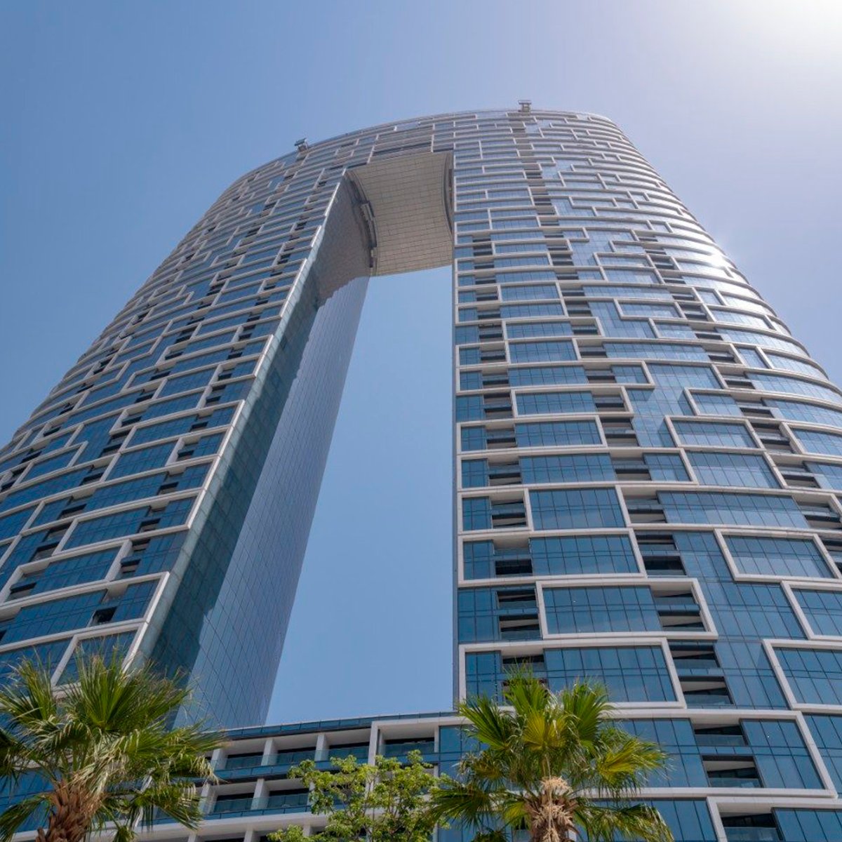 GuardianGlassME's tweet photo. استعد للانبهار بمنتجع Address Beach Resort في #دبي! ☀️يضيء هذا الفندق الفاخر بزجاج Guardian #SunGuard™ DS Silver T & SN 40T، الذي يوفر أيضًا العزل الحراري ويملأ المساحات بالضوء الطبيعي. اعرف المزيد هنا 👉 https://t.co/tXQCHrJcMy https://t.co/YSxvrbWqs2