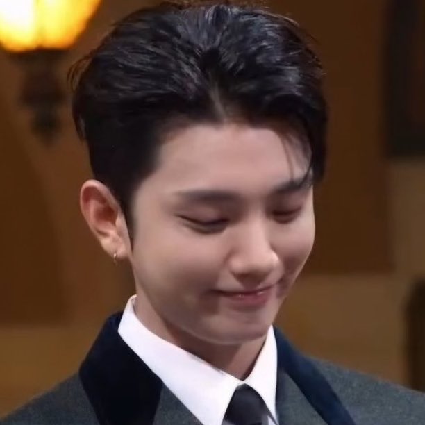 eru (ฬ์) (@makeshuausmile) on Twitter photo 