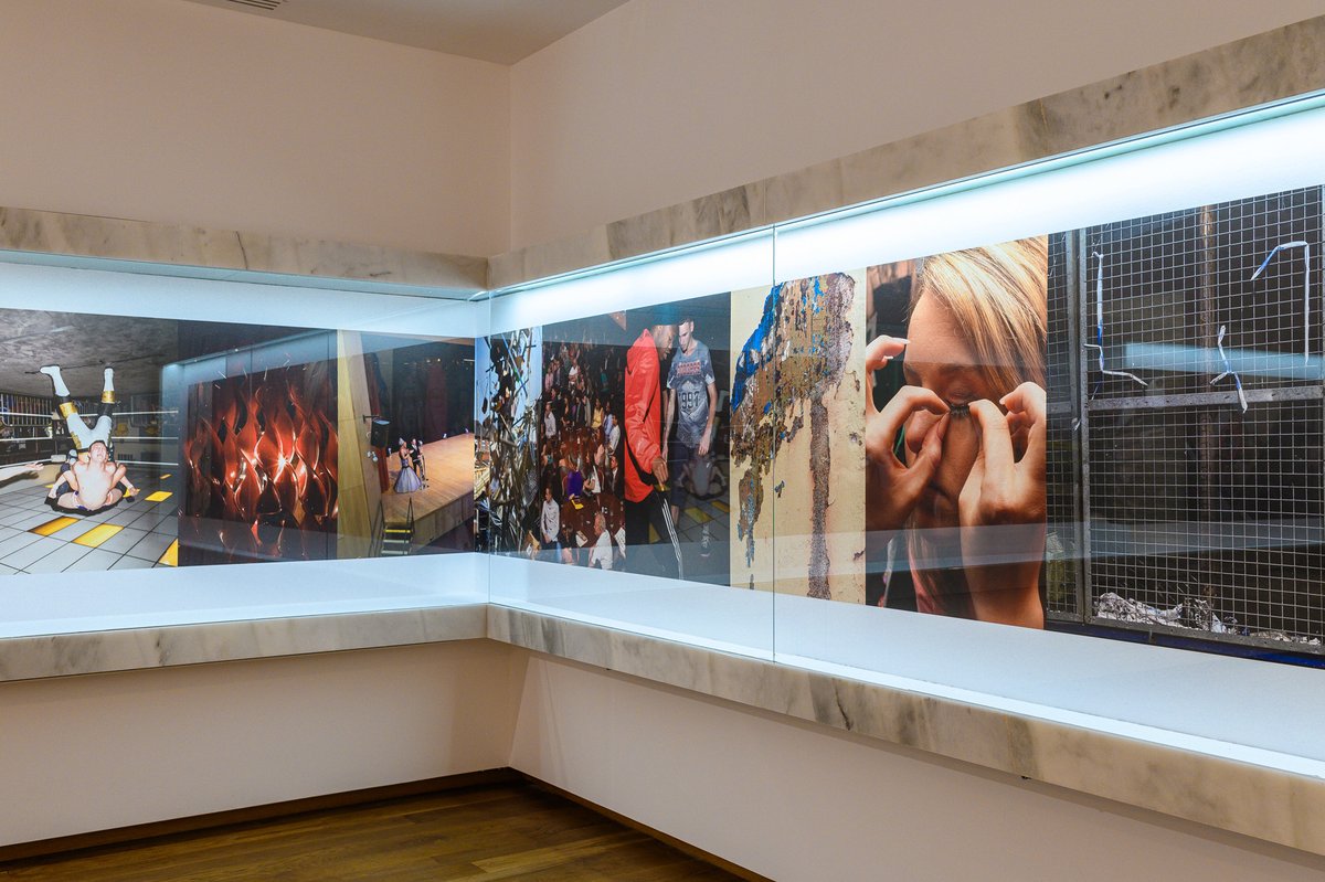 FundLuisSeoane's tweet photo. A obra de #BandiaRibeira protagoniza a exposición “A vida é marabillosa, sen ela estarías morto” organizada por #FFoco Festival de Fotografía da Coruña. Ata o 31 de decembro na #fundacionluisseoane
#festivalffoco #fotografia #fundacionluisseoane #culturacoruña #DACCultura https://t.co/CGpx4y4K99