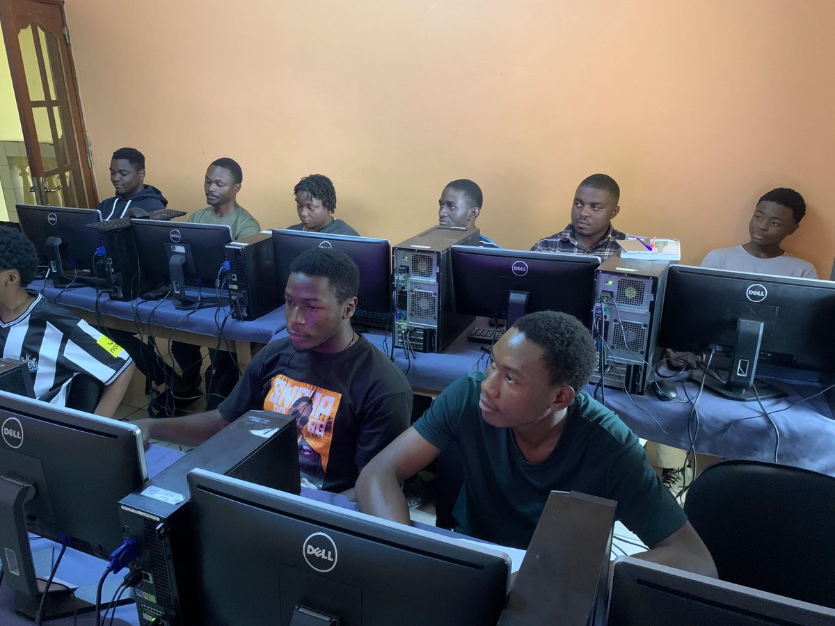 LesAteliersPra's tweet photo. 🎨✨ Nos apprenants en graphisme créent sur Adobe Illustrator, l'outil phare du design. 🖌️💻

🌟 Vous souhaitez aussi maîtriser les outils graphiques ? Contactez nous

📩 Informations : https://t.co/AAbxC0REvY
📍 Yaoundé - Carrefour Régie

#Graphisme #FormationProfessionnelle https://t.co/EhKyQ6Qvkd
