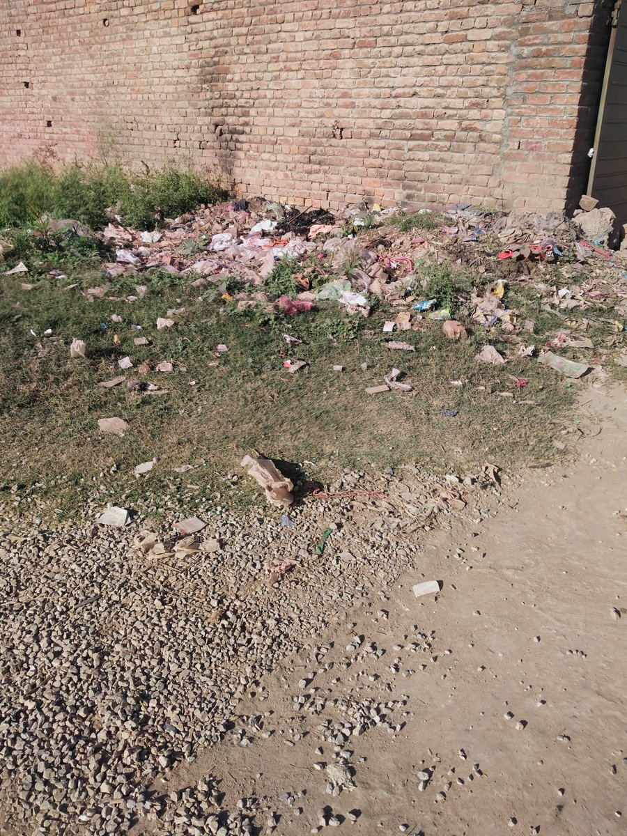 sanasfarkhan's tweet photo. @rwmc10 @CommissionerRwp @DCRawalpindi @lgcddpunjab جناب ہم بھی راولپنڈی میں رہتے ہیں اگر آپ کو وقت ملے تو ہمارے ٹیکس کا کچھ پیسہ ہمارے علاقہ پر بھی لگا لیں ہم آپ کو ٹیکس کے ساتھ دعائیں بھی دیں گے۔ https://t.co/fVqKXS2Fsx