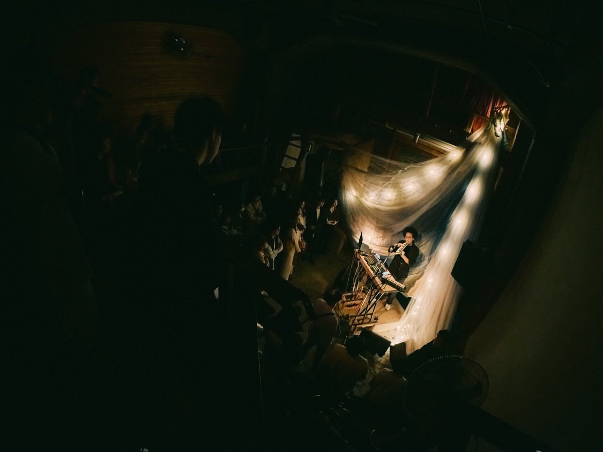 DaisukeKazaoka's tweet photo. Daisuke Kazaoka ワンマンライブ「サウンドスケープ」名古屋公演
お越しいただいてありがとうございました！！

昔からお世話になってる方から、初めて見るという方までいろんな方に来ていただけて嬉しかった

舞台美術：もんじゅ建設
VJ：Mayo Kobayashi
写真：shogo folk sakai https://t.co/3HZSnY7yVN