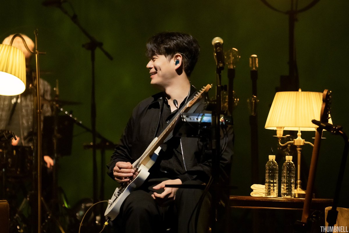 원래 기준 없이 마음에 드는 사진을 고르는데, 연사가 아닌데 연사로 보일정도로 비슷한 모습을 고르게 되니까 그냥 제가(저만) 개인적으로 좋아하는 모습인건지 생각하게 돼요,, 여러분도 좋으시죠,,?! ʕ•ܫ•ʔ 

#넬 #NELL #이재경