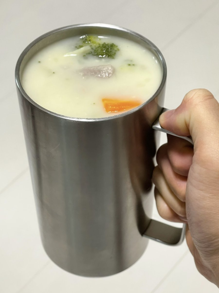 morisugi_warota's tweet photo. 寒すぎるのでクリームシチュージョッキでいってる https://t.co/CnwcECIpd6