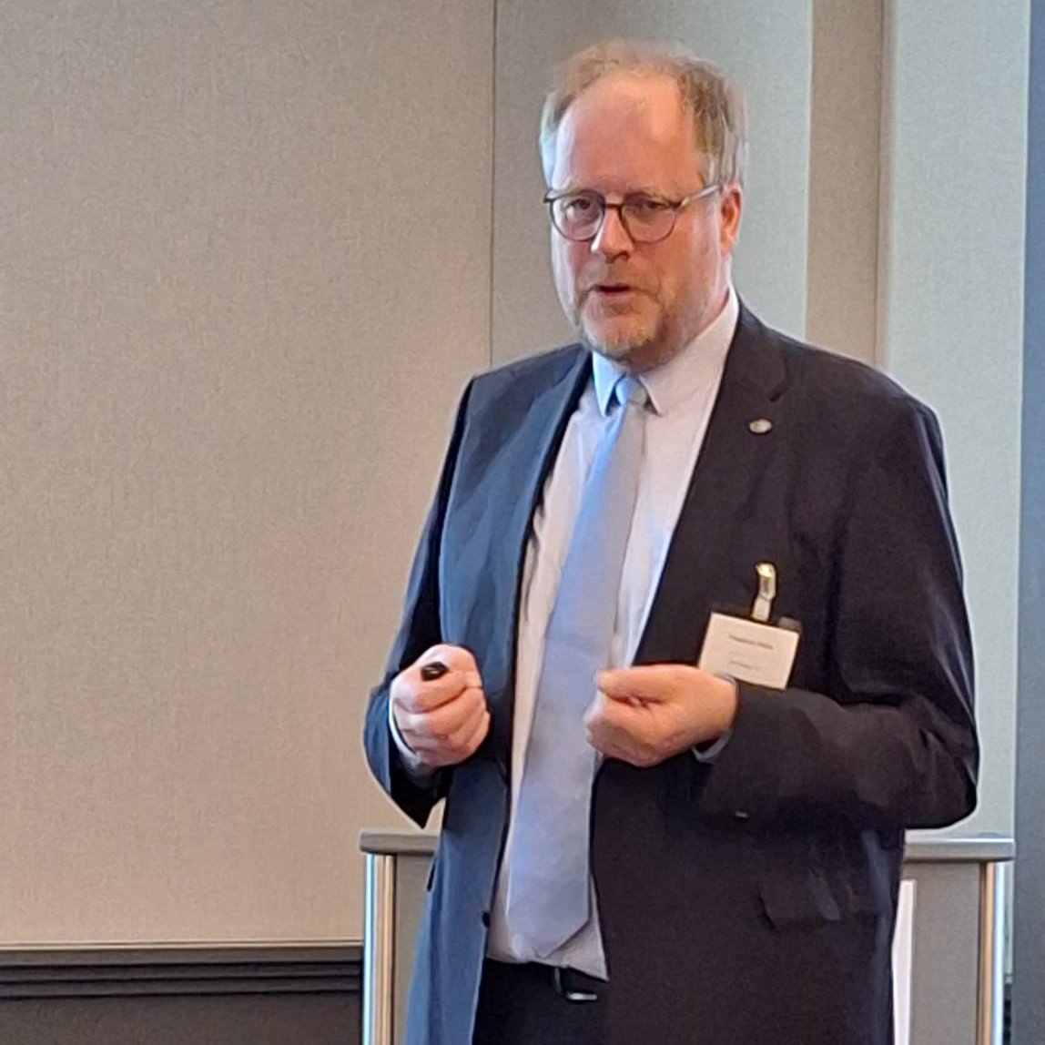 4investors's tweet photo. Friedrich Pehle, CFO von 2G Energy, auf der ICF BANK Kapitalmarkt Konferenz. Das Unternehmen hat heute Zahlen gemeldet: https://t.co/3nuwOTbJNa #2genergy #icfbank https://t.co/QwIohX3NzD