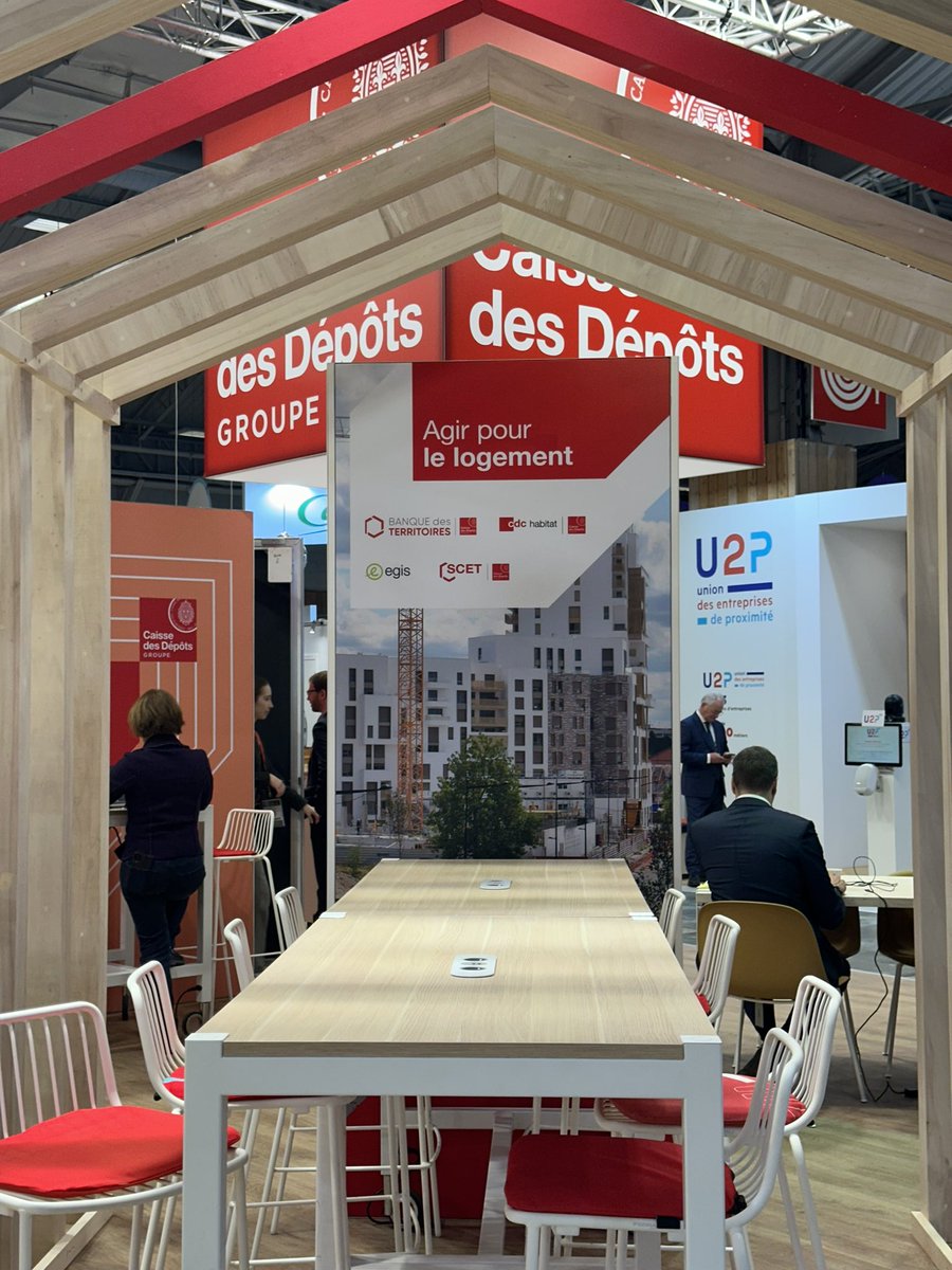 Le <a href="/salondesmaires/">Salon des Maires et des Collectivités</a> : l’occasion de rencontrer tout le Groupe ! 
La <a href="/BanqueDesTerr/">Banque des Territoires</a>, <a href="/transdevFR/">Transdev France</a>, <a href="/CDC_Habitat/">Groupe CDC Habitat</a>, <a href="/SCET_Groupe/">SCET</a>, <a href="/egis/">Egis</a>, <a href="/GroupeLaPoste/">La Poste Groupe</a>, <a href="/Sfil_FR/">Sfil</a>, … 

Venez nous voir au pavillon 2.2 ! 🤝💬