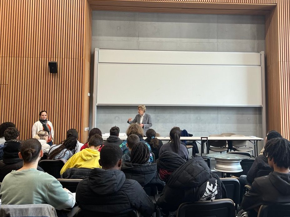 30 rencontres pour transformer la vie des élèves : nous lançons cette semaine notre premier programme d'immersion citoyenne ✨

Pendant  un an, les élèves du lycée Cugnaux, en Seine Saint Denis, vont plonger  au cœur de notre démocratie !