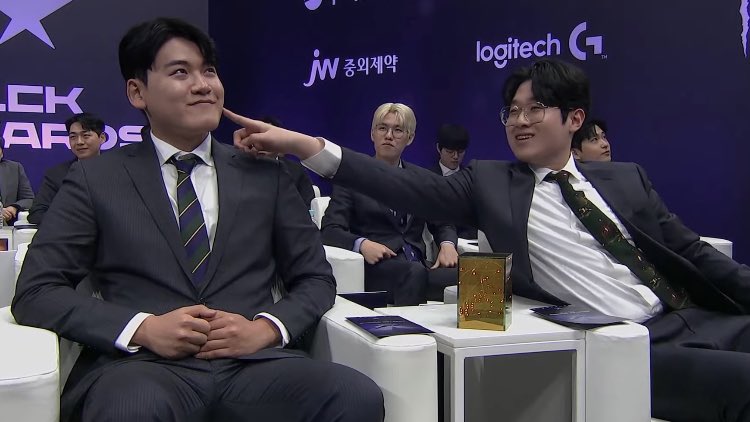 froggy0w0's tweet photo. 우젱 https://t.co/bRdCEXkuS6