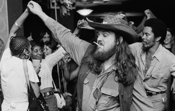"Se trata de saber cómo hacer que se produzca un "groove" y mantenerlo para que otros puedan jugar con él".
Dr. John.
La música de New Orleans.
#Efemeride #DrJohn #blues #rockandroll #NewOrleans youtube.com/watch?v=SCRrXZ…