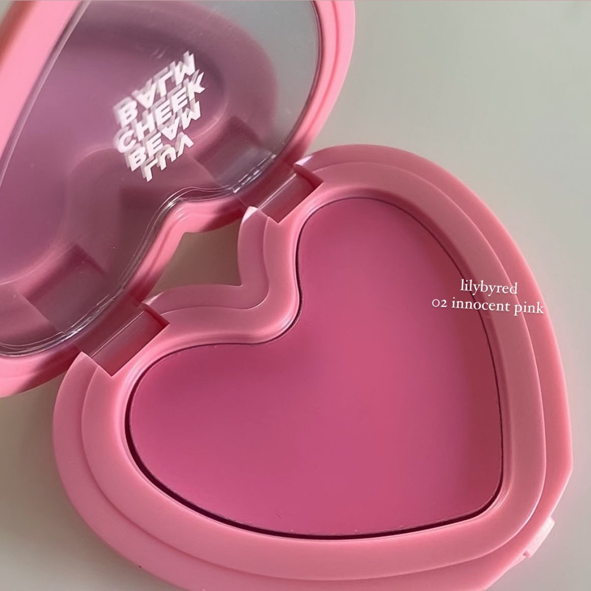 ใครชอบสายแก้มชมพูนม อยากให้ลองบลัชออนของ lilybyred สี02 innocent pink แก้มใสตะโกนจริงง คนผิว 23n ยังคอนเฟิร์มว่าไม่ลอย นี่รู้สึกว่าทำให้ผิวหน้าเหลืองน้อยลงจริง ไม่แปลกใจเลยว่าทำไมพสเกากับพสจีนเลิฟมากก 🥹