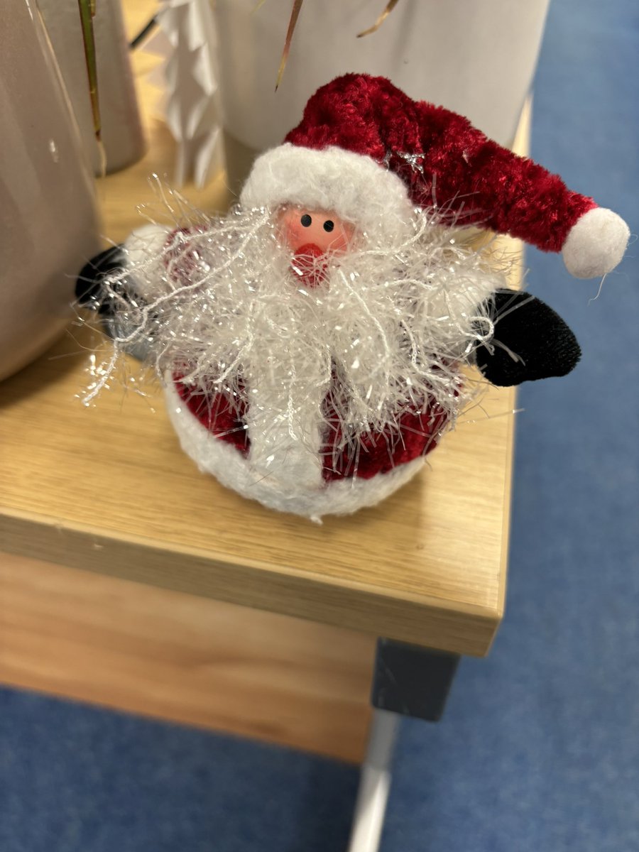 It’s Chrisssssmmaassssss in the admin hub at Brighton general The Team of the month have done a wonderful job. Starting the season festivities welcoming everyone in. @scft_lgbt <a href="/scft_spiritual/">SCFT Religion and Belief Network</a> @scft_pdn <a href="/paulamc39441685/">paula mccarthy</a> @CCRogers22 @nhs_scft