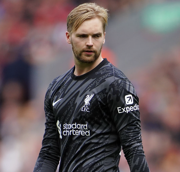 DeadlineDayLive's tweet photo. 🚨 Chelsea are plotting a summer bid for Republic of Ireland goalkeeper Caoimhin Kelleher. 

(Source: Sun Sport) https://t.co/ufRIVr7Rif