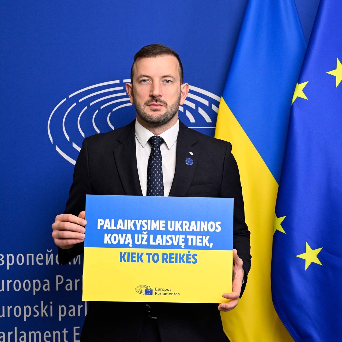 VSinkevicius's tweet photo. 1000 days too long.💔

🇺🇦#Ukraine has paid a heavy price-immense loss and suffering. Yet its courage remains unshaken.

This moment calls for determination and action. It’s our responsibility to support their fight for a future of freedom and security. https://t.co/NqmnmmnGCi