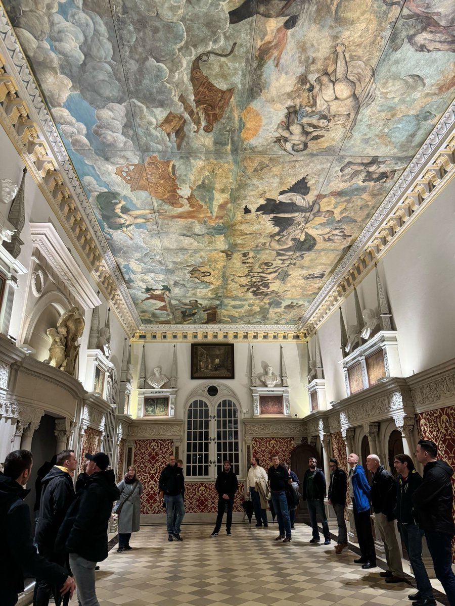 Over 20 Oracle ACEs from all around the world met yesterday afternoon and enjoyed a private tour of the Museum Tucher Mansion and discovered a lot about the history of Nuremberg's sixteenth-century merchant families. 🤩 🏚️ ♠️ 

#ACEAdventure #OracleACE