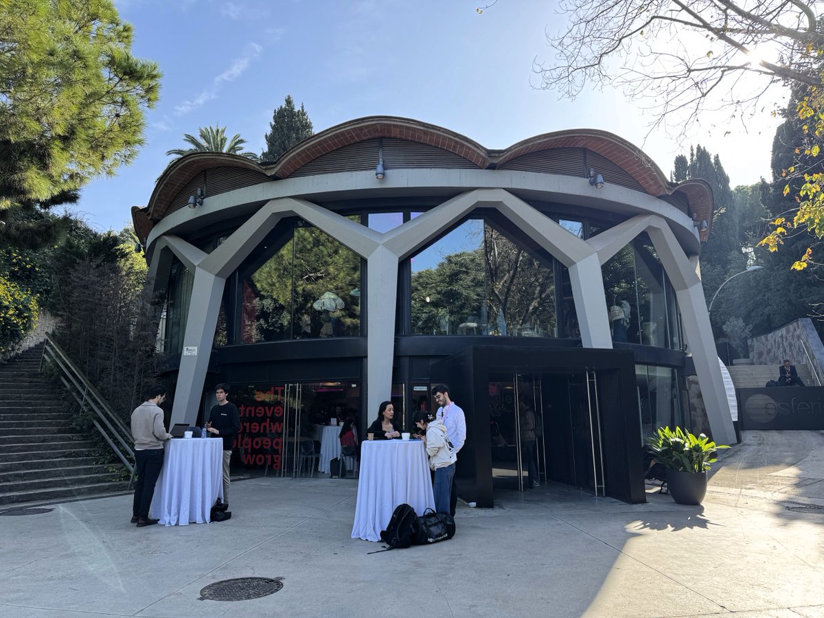 👋Estamos en Barcelona en el #PeopleFacts de
<a href="/FactorialEs/">Factorial</a> con +500 asistentes presenciales y +600 online para hablar de lo que les interesa📷A las 15h participaremos en la mesa redonda “Crecer y hacer crecer. Planes de carrera escalables y evaluaciones”👉lnkd.in/dCf-zb5M