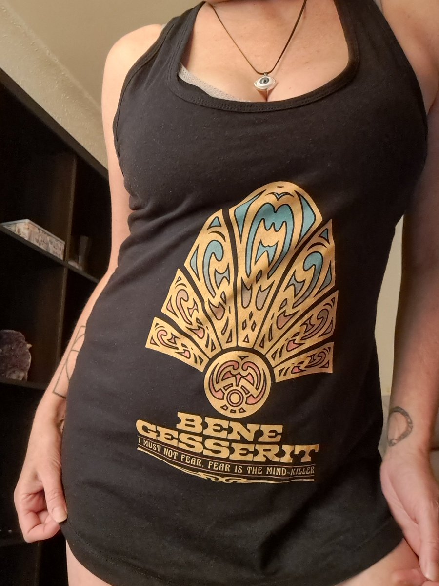 leeloo_minai_'s tweet image. Vi el primer capítulo y me gustó. Ya veré cómo evoluciona, pero por ahora la seguiré. #DuneProphecy 

Por cierto... #BeneGesserit 😜 🖤