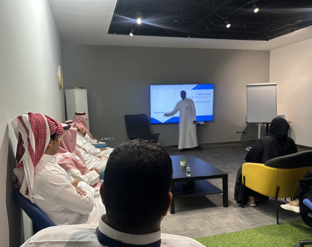 vision_epc's tweet photo. 🔹ضمن أهداف ورؤية الجمعية
لرفع مستوى الوعي والتثقيف والتطوير المستمر لمتطوعين ومنسوبي وأعضاء الجمعية
نظمت إدارة البرامج والأنشطة
 دورة تدريبية بعنوان 
( مكافحة غسل الأموال وتمويل الإرهاب )
في يوم الاثنين 18 نوفمبر 2024 
قدمها سعادة رئيس مجلس الإدارة / موسى بن محمد حردي

#جمعية_رؤية_لتنمية_القدرات_البشرية
