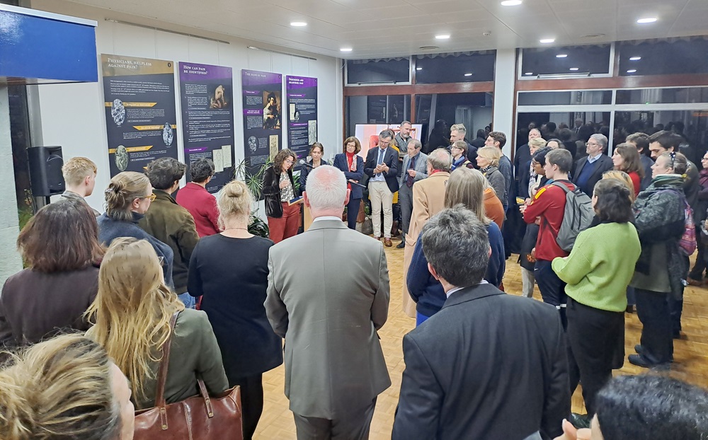 MFOxford's tweet photo. Yesterday, we hosted a private view of our exhibit 'Pain and the Physician: 16th-18th centuries' at @mfoxford with curators Raphaële Andrault &amp; Ariane Bayle, joined by @AmbDuchene and @UniofOxford Vice-Chancellor Irene Tracey, who renewed our partnership with Oxford University. https://t.co/9OdEGYa8YB