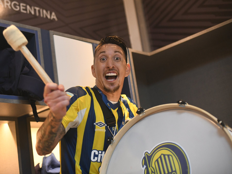 BilskyVictor's tweet photo. Me gustaría que contra Belgrano, Holan lo ponga los últimos minutos del encuentro con la camiseta de #RosarioCentral.
Ahí, cumpliría 150 partidos en RC y cerrar el ciclo entre aplausos en el Gigante. https://t.co/uBHtGEvU5I