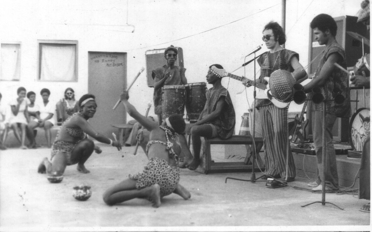 EvolvingVintage's tweet image. Today, my father-in-law, Prof John Collins, turns the big 80❤️🎊
What a life he has lived, and what a privilege to be a part.
A great historian full of incredible stories. Some of them we'll document and share.
See a feature of him in our latest youtube video (check pinned post)