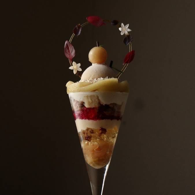 心斎橋/Parfaiteria PaL心斎橋

新作
『ようなしブルータイム』

洋梨の甘く芳醇な香りが
ゴルゴンゾーラのクリーミーでマイルドな味わいを包み込みます。

アニスの甘くスパイシーな香りと合わせ、
大人な時間をお楽しみ下さい。

どんなブルーな時間も
パフェを食べていただければようなしですよ。