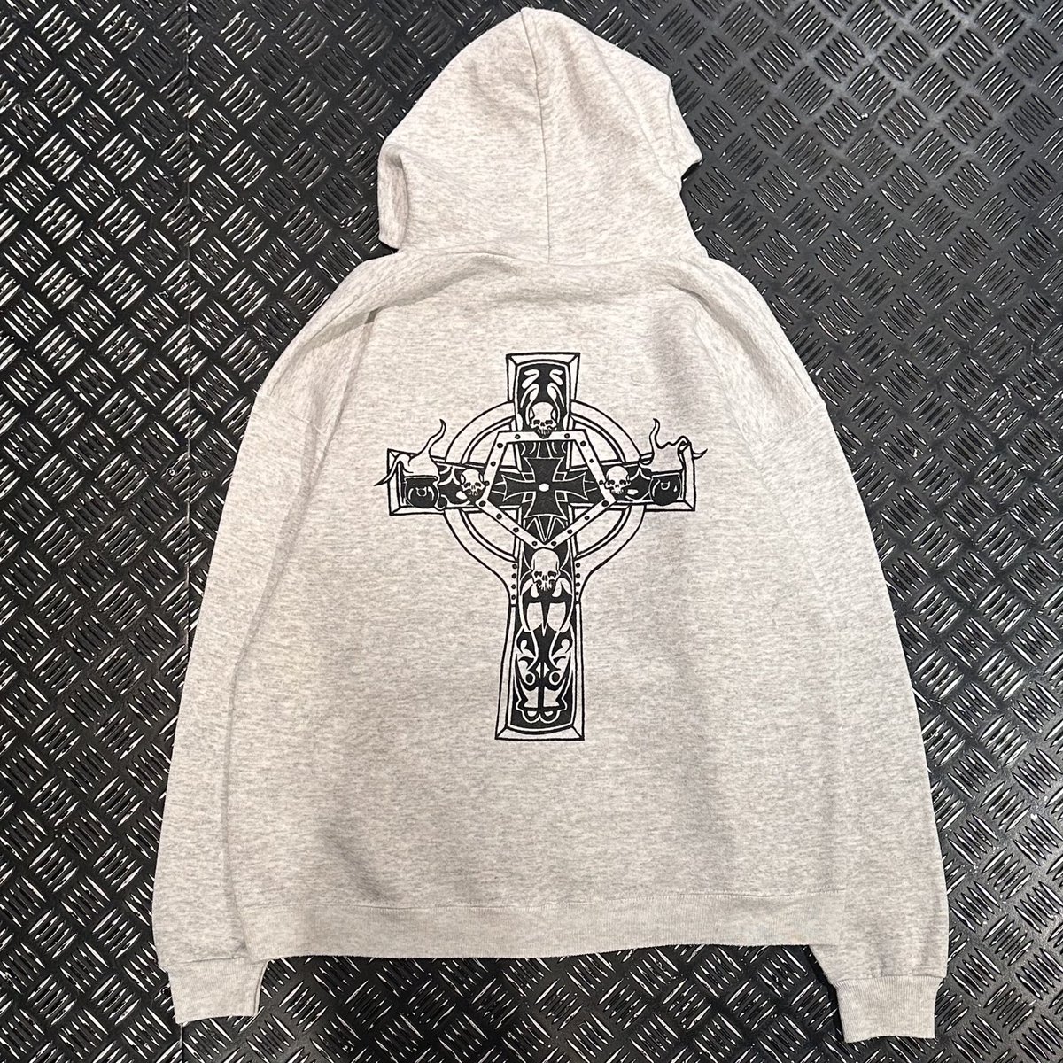 bud_vintage_'s tweet photo. Christian Fletcher ✝️

クロス、アイアンクロス、トライバル、ドクロのオールスター。
クソかっこいいな！

Available at our website 
We Ship worldwide 
　
#budvintageclothing #Vintage  #80s #90s #00s #y2k #古着 #ヴィンテージ #harajuku #outfit #used #原宿 #chistianfletcher #oldskate https://t.co/8EmdngNz64