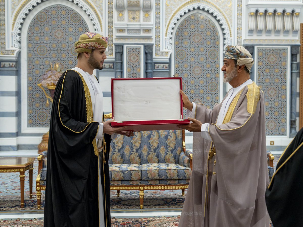 bint89Qaboos's tweet photo. #العيد_الوطني_٥٤_المجيد

بكم نفتخر 😍 https://t.co/XYYYAk4DU6