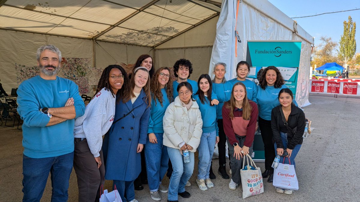 Parte del equipo de Fusa junto a voluntarias y voluntarios realizaron actividades en este día internacional de los derechos de la infancia y la adolescencia para chicos y chicas y sus familias #diainternacionalderechosinfanciayadolescencia