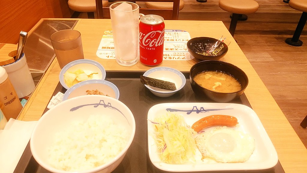 Freeman16895385's tweet photo. やっぱ朝飯にはコーラだろ🍹‼️
＃松屋
＃コーラ100円
＃朝ごはん
＃モーニング https://t.co/l5R3EGIsj6