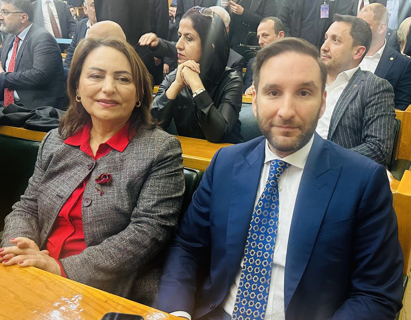 Dr. Müzeyyen Şevkin on X: "TBMM Haftalık Grup Toplantımızdan tüm vatandaşlarımıza selam ve sevgilerimizi sunarız. Genel Başkanımız Sayın Özgür Özel'i dinliyoruz. https://t.co/F93385veIW" / X