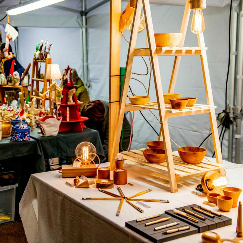 visitKB's tweet image. Début des festivités de #Noël ce week-end, avec les Lumières de l'Avent à Ammerschwihr : marché de Noël, balade aux lanternes, visite du St Nicolas, et plein d'autres surprises vous attendent ! bit.ly/lumieres-Avent @TopmusicAlsace @Europe2Stras @bleualsace #visitKB