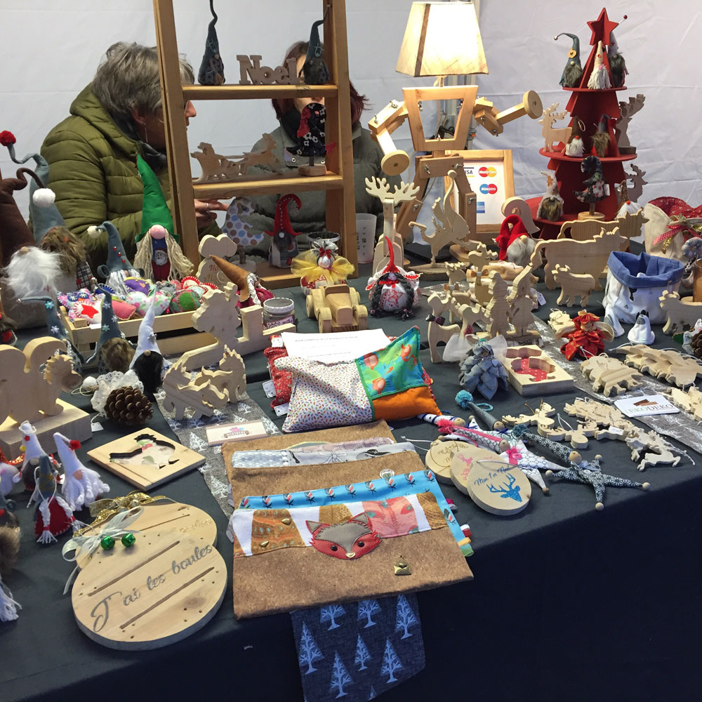 visitKB's tweet image. Début des festivités de #Noël ce week-end, avec les Lumières de l'Avent à Ammerschwihr : marché de Noël, balade aux lanternes, visite du St Nicolas, et plein d'autres surprises vous attendent ! bit.ly/lumieres-Avent @TopmusicAlsace @Europe2Stras @bleualsace #visitKB