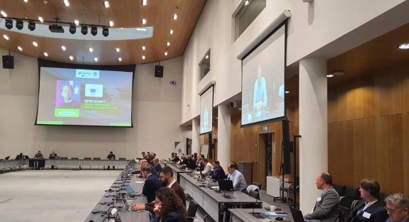 policia's tweet photo. Agentes pertenecientes al Servicio de Control de #JuegosdeAzar de la #UDEV Central han participado en el Proyecto #Integrisport3 (@Cscf_integrity)
👉La temática tratada ha sido la manipulación de eventos deportivos y la lucha contra este tipo delictivo
👉#España ha sido referente en calidad de partner compartiendo conocimientos respecto al fenómeno delictivo de arreglo de partidos