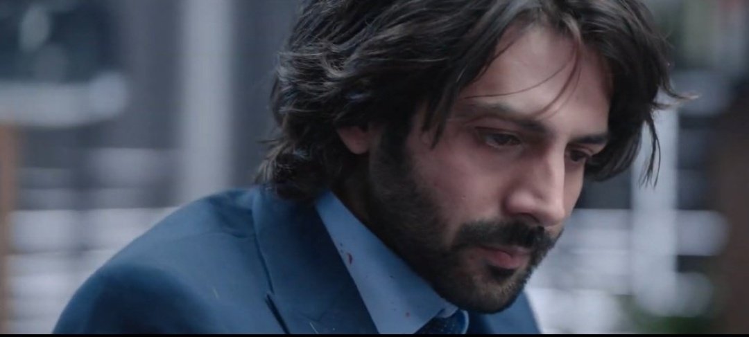 EshaPaul2018's tweet photo. One of the standout aspects of @TheAaryanKartik 's perfrmance is his ability to convey vulnerability and strength simultaneously. Man brings a sense of relatability to #ArjunPathak with a sense of confidence & determination🔥
#3YearsOfDhamaka
#3YearsOfArjunPathak
#KartikAaryan https://t.co/rLXaf5oyVe