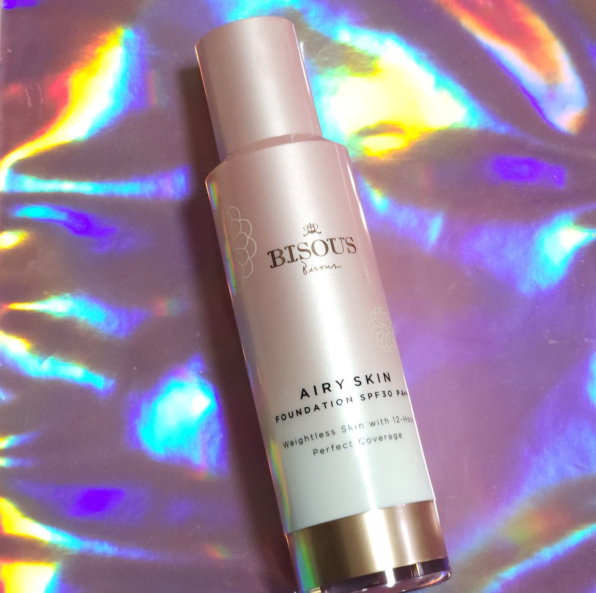 rabbitcandy9397's tweet photo. รองพื้นที่หยิบมาใช้บ่อยในช่วงนี้ คือตัวนี้เลย Bisous Bisous Airy Skin Foundation SPF30 PA+++ เนื้อเค้าบางเบามากกกก ไม่หนักผิว ไม่หยาระหว่างวันด้วย ตัวนี้เราใช้ทั้งในไทยแล้วก็พกไปเที่ยวตปท.ด้วย คือแบบเวิร์คสุดๆ อยากให้ลอง

#ใช้ดีบอกต่อ #ไว้รีวิวห้ามขายของโว้ยย #HowtoPerfect https://t.co/dCssWcJ22Z