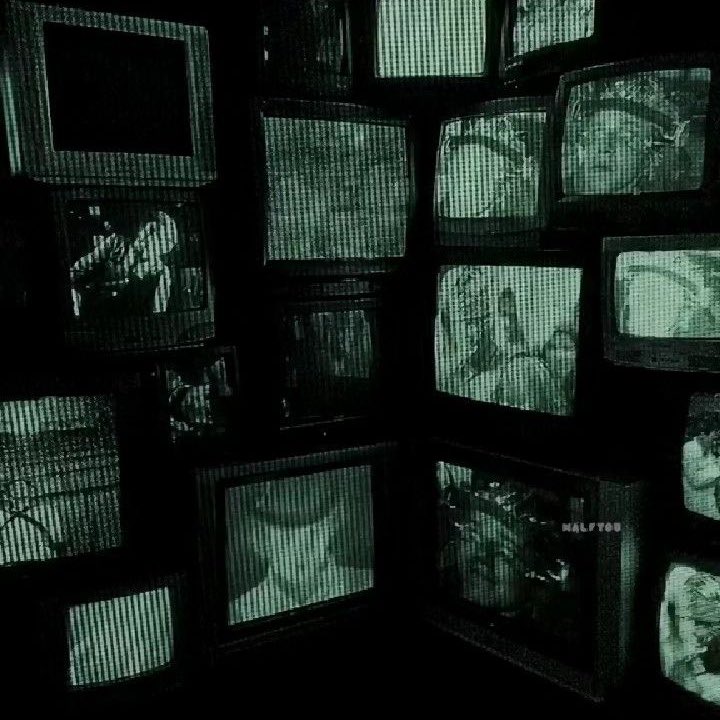 ⠀
⠀          ❝𝔞𝔩𝔴𝔞𝔶𝔰 𝔞𝔫 𝔞𝔫𝔤𝔢𝔩, 𝔫𝔢𝔳𝔢𝔯 𝔞 𝔤𝔬𝔡❞.

когда день на земле начинает
походить на семейное застолье — это знак, что пора валить в 
вальхаллу.
⠀
⠀                               𝔊𝔞𝔟𝔯𝔦𝔢𝔩.
⠀                         уже знакомы.
⠀