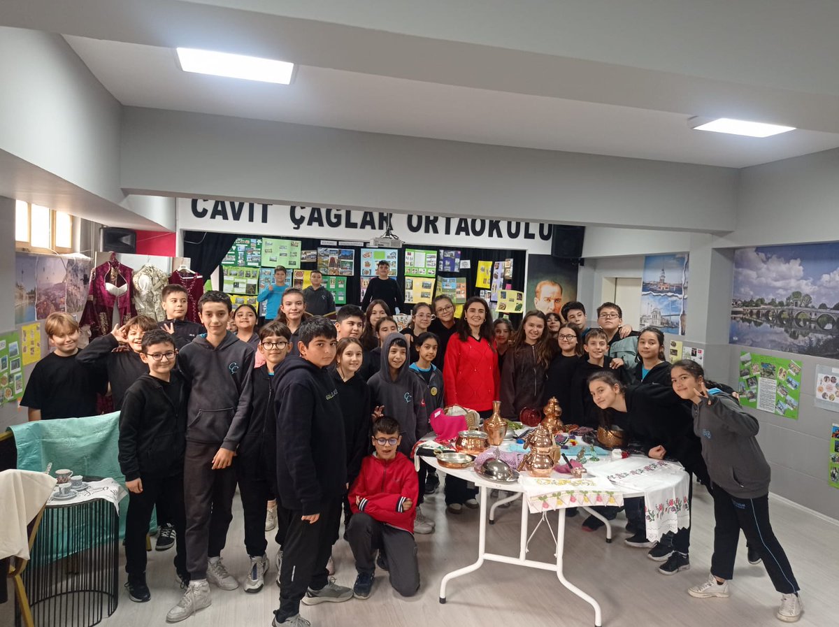 GaziogluMacide's tweet photo. Nilüfer Başarıyı Artırma Projesi kapsamında okulumuz https://t.co/8z1sGDZXmN 6.sınıflar desteğiyle hazırlanan  Kültürel Zenginliklerimiz Projesi "Türkiyem"temalı sergimizin açılışı 19 Kasım 2024 tarihinde konferans salonumuzda gerçekleştirilmiştir. https://t.co/Gbk9q5e991